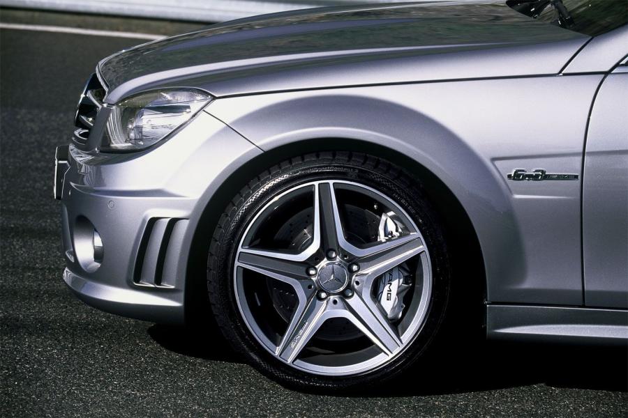  Mercedes-Benz C63 AMG 2007 года  (фото 16 из 27)